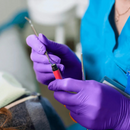 Luva de Procedimento Látex Roxa Com Pó 100un - Unigloves